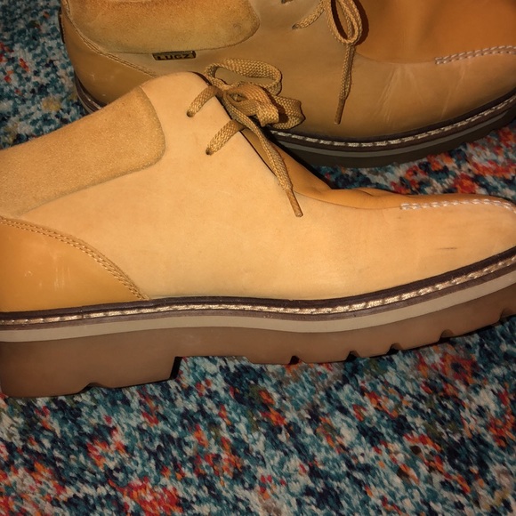 Rare retro Lugz. Mid boot/ shoe in camel color